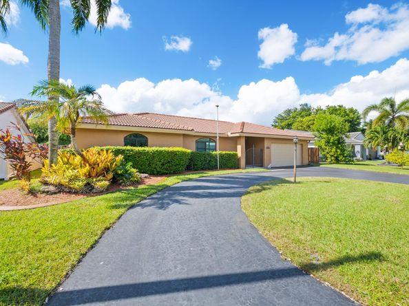 6221 Sedgewyck Cir W, Davie FL 33331