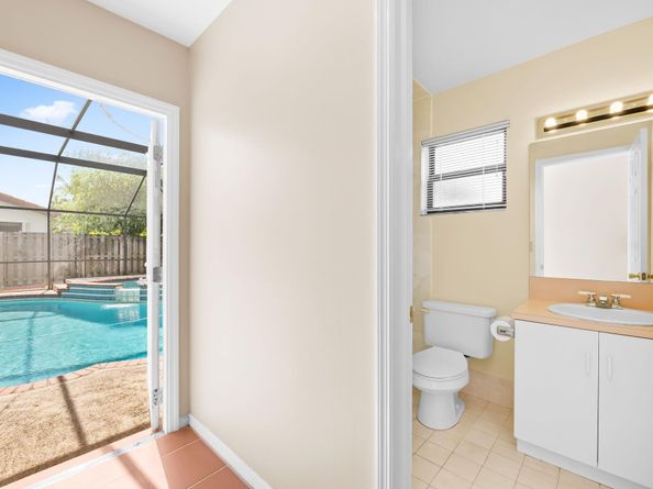 6221 Sedgewyck Cir W, Davie FL 33331