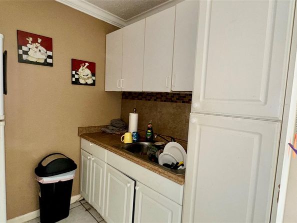 4810 NW 11th Pl, Lauderhill FL 33313