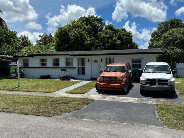 4810 NW 11th Pl, Lauderhill FL 33313