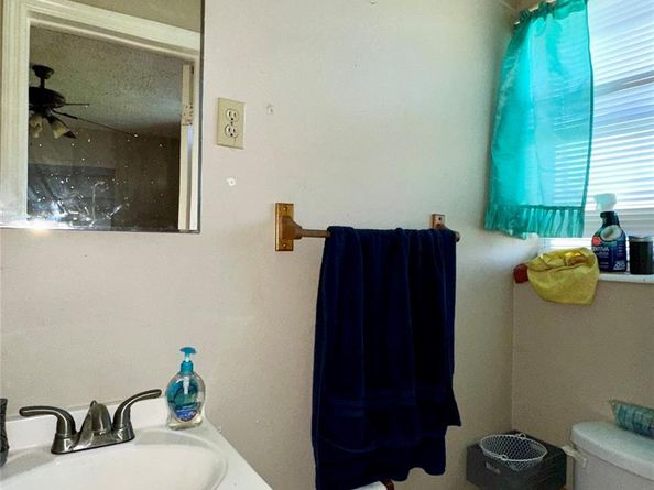 4810 NW 11th Pl, Lauderhill FL 33313