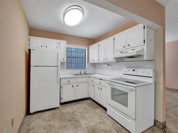 2010 Fillmore St 202, Hollywood FL 33020