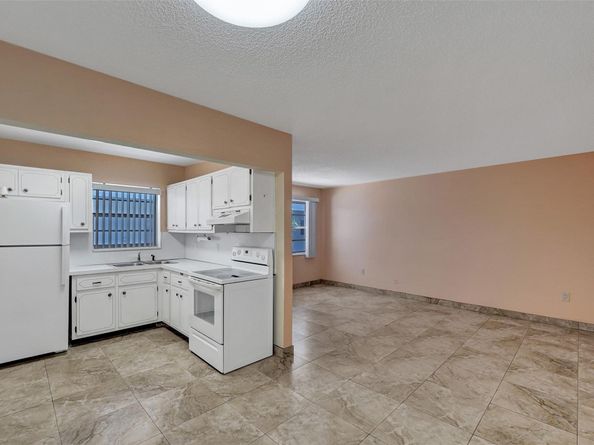 2010 Fillmore St 202, Hollywood FL 33020