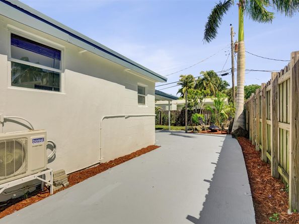 1220 NE 26th Ave, Pompano Beach FL 33062