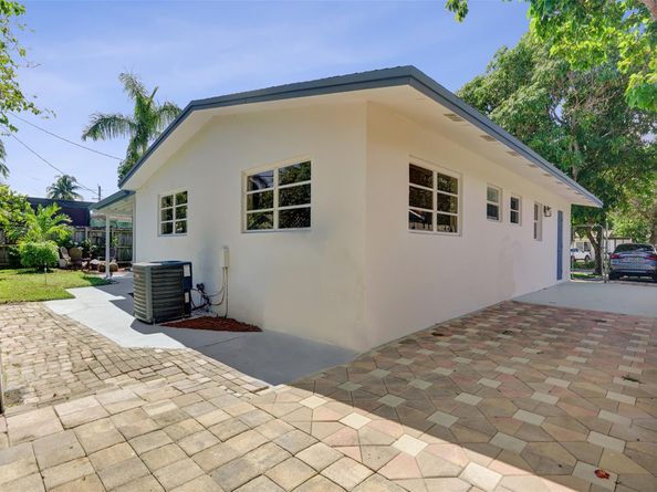 1220 NE 26th Ave, Pompano Beach FL 33062