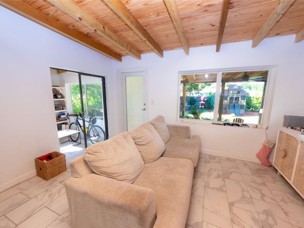 425 NW 122nd St, North Miami FL 33168