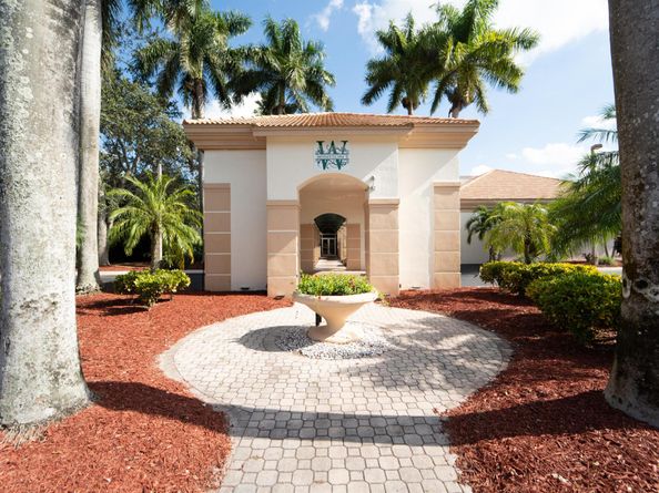 6243 Sand Hills Circle, Lake Worth FL 33463