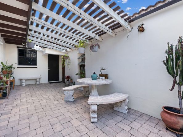 1551 Monroe St, Hollywood FL 33020