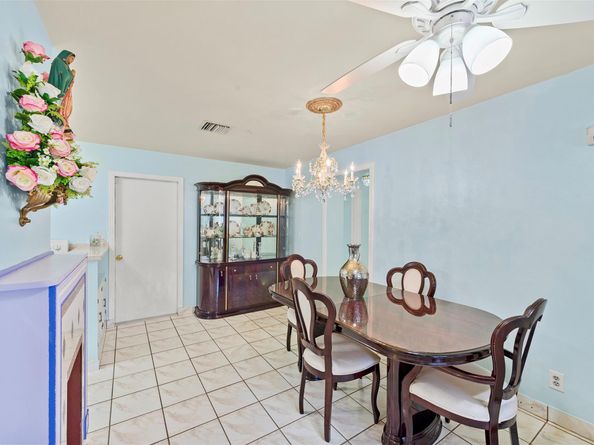 946 Alamanda Rd, West Palm Beach FL 33405