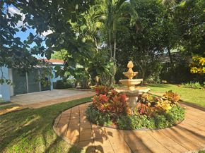 946 Alamanda Rd, West Palm Beach FL 33405