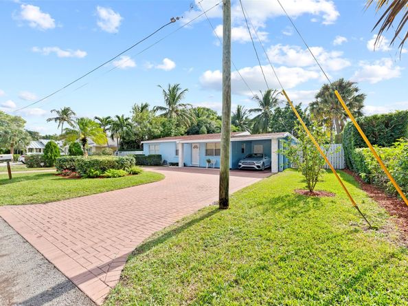 946 Alamanda Rd, West Palm Beach FL 33405