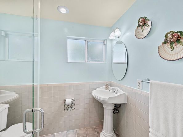 946 Alamanda Rd, West Palm Beach FL 33405