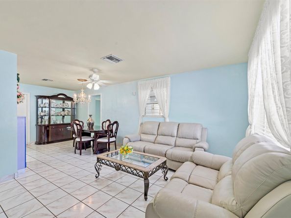 946 Alamanda Rd, West Palm Beach FL 33405