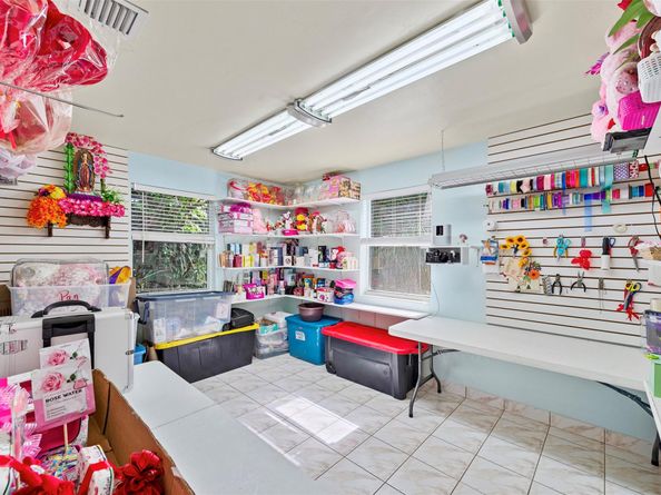 946 Alamanda Rd, West Palm Beach FL 33405