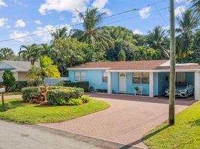 946 Alamanda Rd, West Palm Beach FL 33405