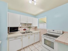 946 Alamanda Rd, West Palm Beach FL 33405