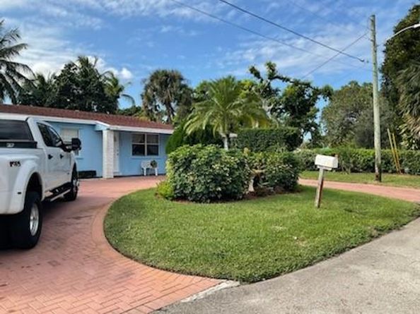 946 Alamanda Rd, West Palm Beach FL 33405