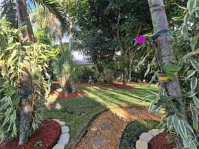 946 Alamanda Rd, West Palm Beach FL 33405