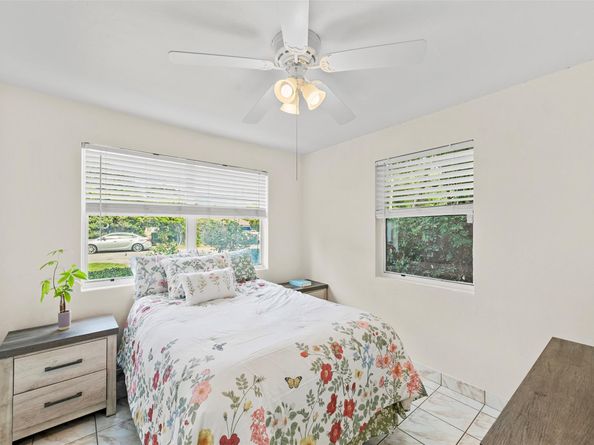 946 Alamanda Rd, West Palm Beach FL 33405