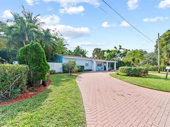 946 Alamanda Rd, West Palm Beach FL 33405