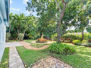 946 Alamanda Rd, West Palm Beach FL 33405