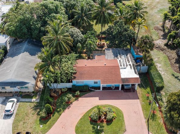 946 Alamanda Rd, West Palm Beach FL 33405