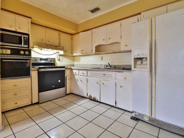 2520 NW 108th St, Miami FL 33167