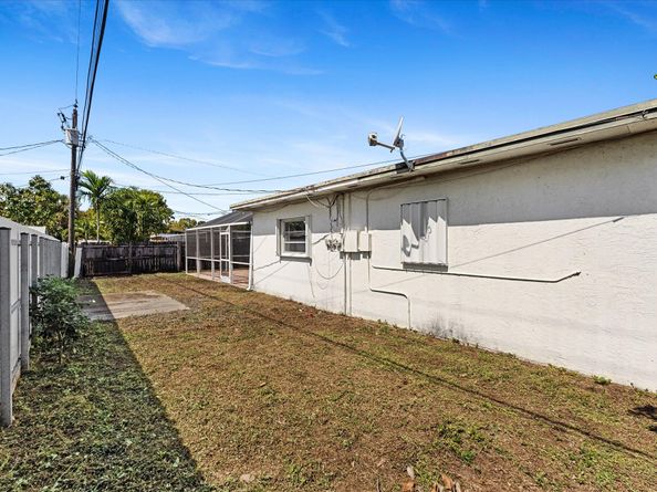 6560 Hayes Street, Hollywood FL 33024