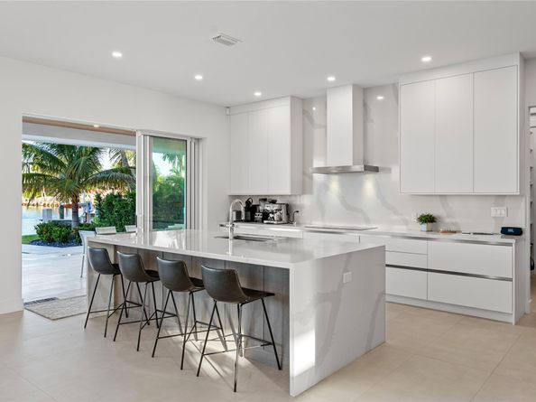 2103 N Riverside Dr, Pompano Beach FL 33062