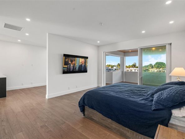 2103 N Riverside Dr, Pompano Beach FL 33062