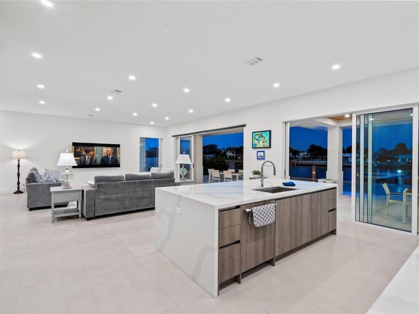 2103 N Riverside Dr, Pompano Beach FL 33062