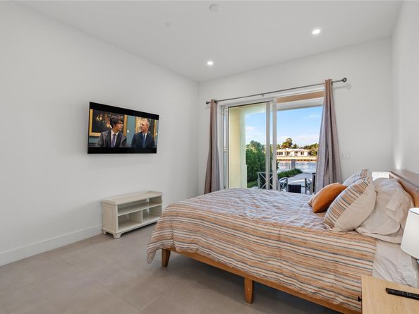 2103 N Riverside Dr, Pompano Beach FL 33062