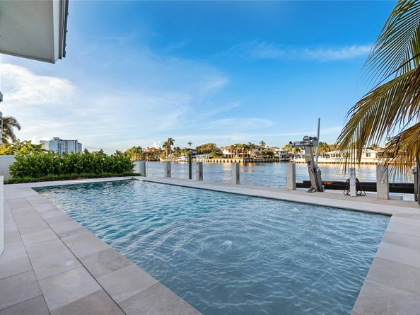 2103 N Riverside Dr, Pompano Beach FL 33062