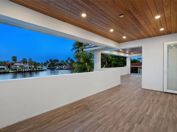 2103 N Riverside Dr, Pompano Beach FL 33062