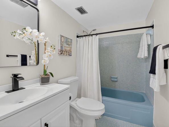 20 Abbey Lane 103, Delray Beach FL 33446