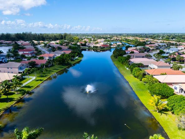 155 Bella Vista Way, Royal Palm Beach FL 33411