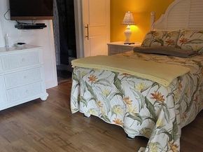 204 Windsor I, West Palm Beach FL 33417