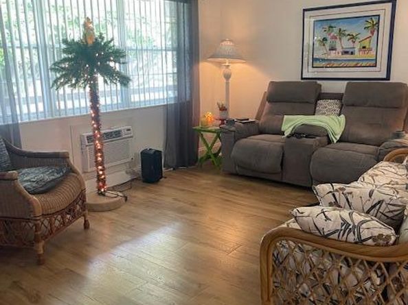 204 Windsor I, West Palm Beach FL 33417