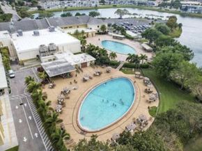 204 Windsor I, West Palm Beach FL 33417