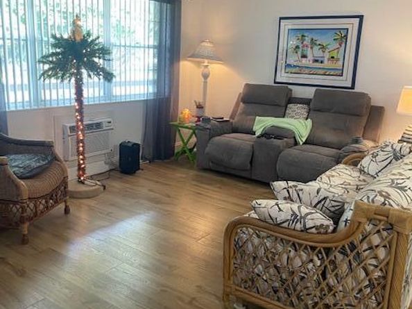 204 Windsor I, West Palm Beach FL 33417