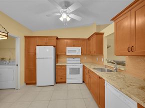 8252 Springlake Dr 8252, Boca Raton FL 33496