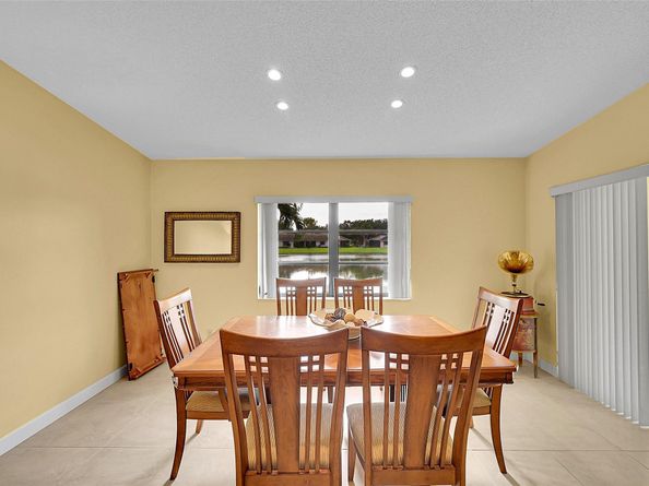 8252 Springlake Dr 8252, Boca Raton FL 33496