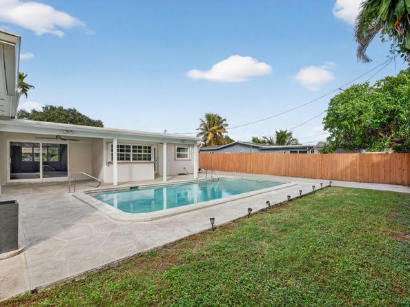 3352 SW 16th St, Fort Lauderdale FL 33312