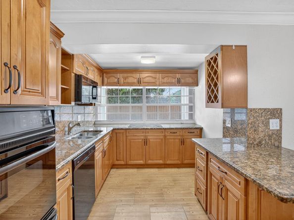 3352 SW 16th St, Fort Lauderdale FL 33312