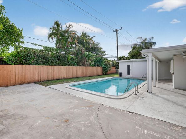 3352 SW 16th St, Fort Lauderdale FL 33312