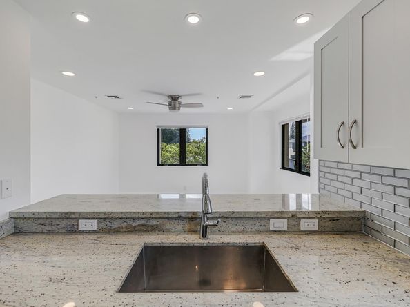 456 NW 41st St, Oakland Park FL 33309