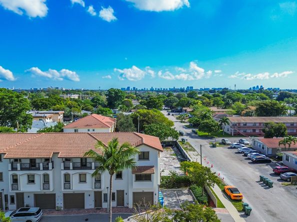 456 NW 41st St, Oakland Park FL 33309