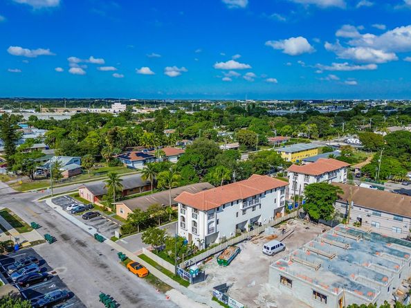 456 NW 41st St, Oakland Park FL 33309