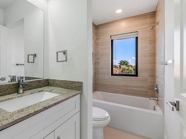 456 NW 41st St, Oakland Park FL 33309