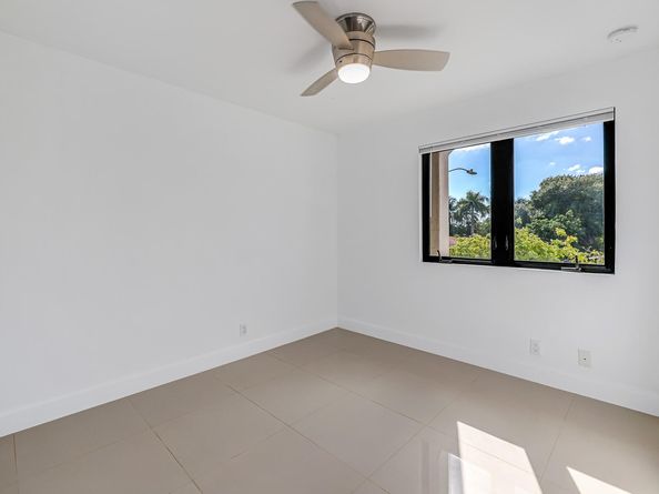 456 NW 41st St, Oakland Park FL 33309